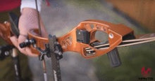 Lade das Bild in den Galerie-Viewer, Mantis X8 Archery – Shooting Performance System - MantisX.de
